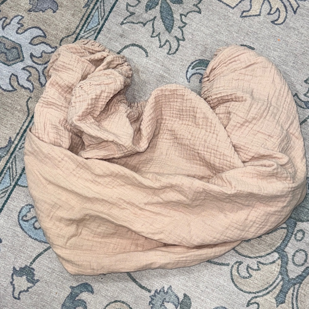 Mushie Waffle Knot Soft Cream/Blush Baby Bassinet Mini Crib Sheet